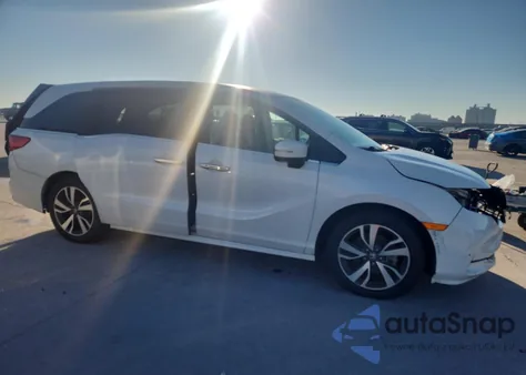 2022 Honda Odyssey Touring z USA, uszkodzony, nr VIN 5FNRL6H83NB026578